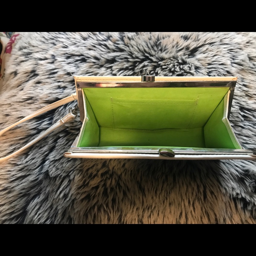 Clutch - Picture 2 of 5